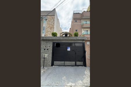 Casa à venda com 202m², 4 quartos e 6 vagas Casa à venda com 202m², 4 quartos e 6 vagasFachada