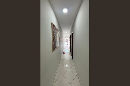 Casa à venda com 202m², 4 quartos e 6 vagas Casa à venda com 202m², 4 quartos e 6 vagasCasa 1 - Corredor