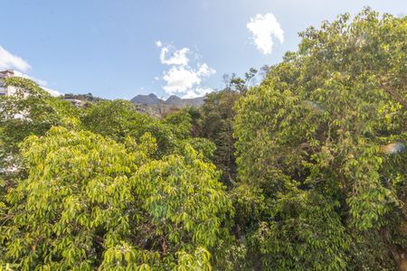 Apartamento à venda com 75m², 2 quartos e 1 vagaÁrea de Serviço Vista