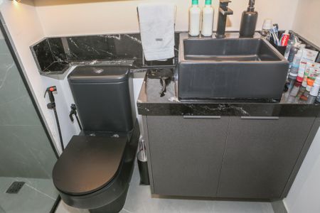 Apartamento à venda com 79m², 2 quartos e 2 vagasBanheiro da Suíte 1