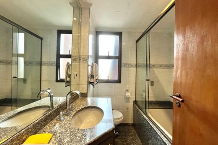 Apartamento à venda com 96m², 3 quartos e 2 vagas Apartamento à venda com 96m², 3 quartos e 2 vagasBanheiro da Suíte