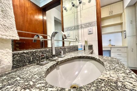 Apartamento à venda com 96m², 3 quartos e 2 vagas Apartamento à venda com 96m², 3 quartos e 2 vagasBanheiro Social