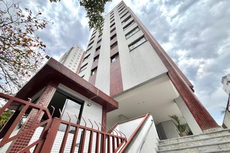 Apartamento à venda com 96m², 3 quartos e 2 vagas Apartamento à venda com 96m², 3 quartos e 2 vagasFachada