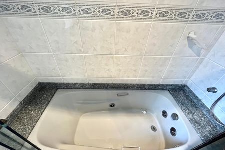 Apartamento à venda com 96m², 3 quartos e 2 vagas Apartamento à venda com 96m², 3 quartos e 2 vagasBanheiro da Suíte