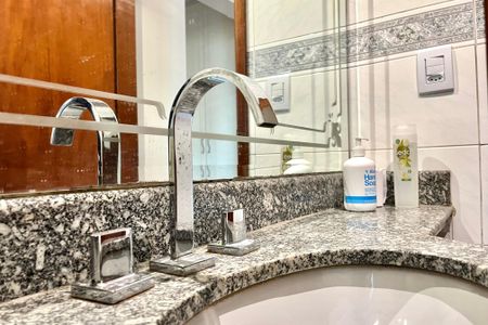 Apartamento à venda com 96m², 3 quartos e 2 vagas Apartamento à venda com 96m², 3 quartos e 2 vagasBanheiro Social