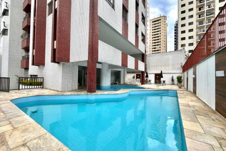 Apartamento à venda com 96m², 3 quartos e 2 vagas Apartamento à venda com 96m², 3 quartos e 2 vagasÁrea comum - Piscina