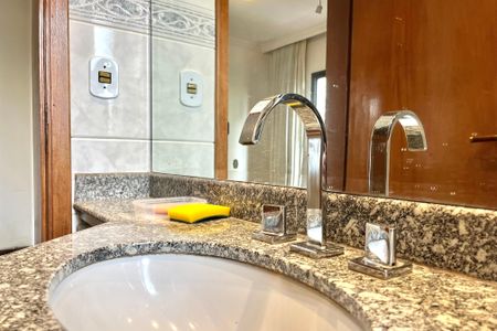 Apartamento à venda com 96m², 3 quartos e 2 vagas Apartamento à venda com 96m², 3 quartos e 2 vagasBanheiro da Suíte