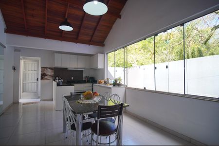 Casa à venda com 140m², 3 quartos e 2 vagasCozinha