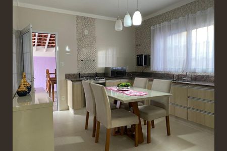 Casa à venda com 138m², 2 quartos e 5 vagas Casa à venda com 138m², 2 quartos e 5 vagasCozinha