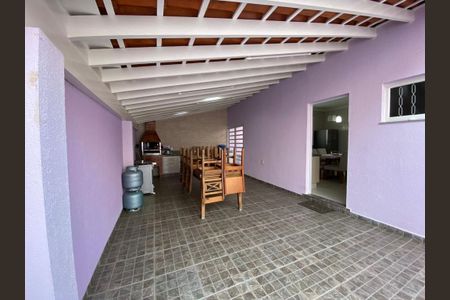 Casa à venda com 138m², 2 quartos e 5 vagas Casa à venda com 138m², 2 quartos e 5 vagasVaranda