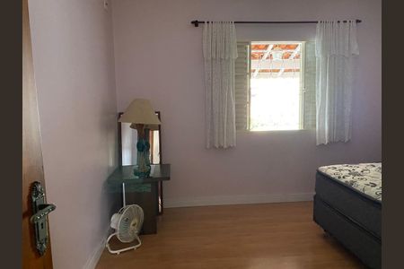 Casa à venda com 138m², 2 quartos e 5 vagas Casa à venda com 138m², 2 quartos e 5 vagasQuarto