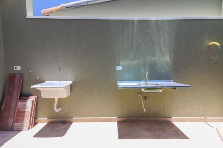 Casa à venda com 80m², 2 quartos e 2 vagasLavanderia