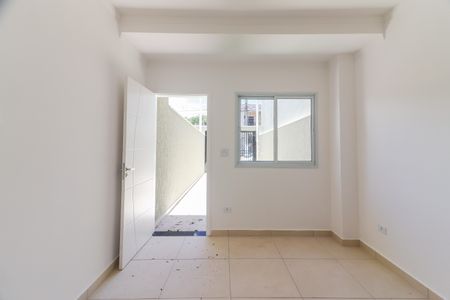Casa à venda com 80m², 2 quartos e 2 vagasSala