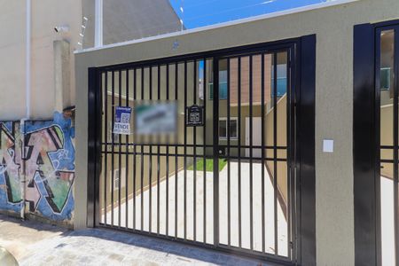 Casa à venda com 80m², 2 quartos e 2 vagasFachada - Plaquinha