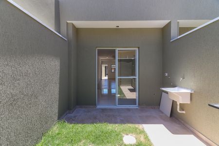 Casa à venda com 80m², 2 quartos e 2 vagasLavanderia