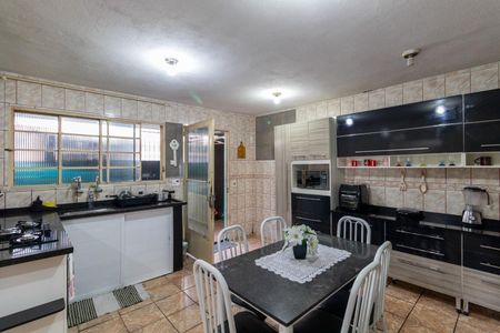 Casa à venda com 200m², 7 quartos e 5 vagas Casa à venda com 200m², 7 quartos e 5 vagasCozinha