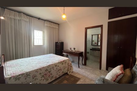 Casa à venda com 204m², 3 quartos e 2 vagasSuíte