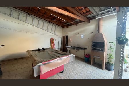 Casa à venda com 204m², 3 quartos e 2 vagasÁrea Externa