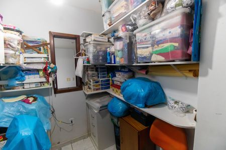 Casa à venda com 258m², 4 quartos e sem vaga Casa à venda com 258m², 4 quartos e sem vagaQuarto