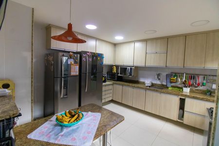 Casa à venda com 258m², 4 quartos e sem vaga Casa à venda com 258m², 4 quartos e sem vagaCozinha