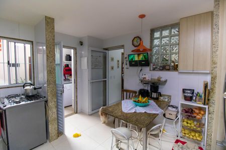 Casa à venda com 258m², 4 quartos e sem vaga Casa à venda com 258m², 4 quartos e sem vagaCozinha