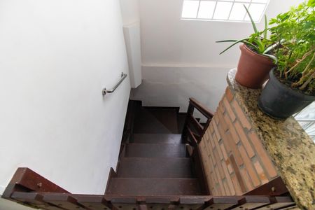 Casa à venda com 258m², 4 quartos e sem vaga Casa à venda com 258m², 4 quartos e sem vagaEscada