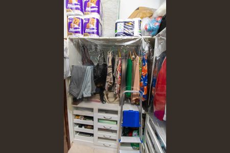 Casa à venda com 258m², 4 quartos e sem vaga Casa à venda com 258m², 4 quartos e sem vagaCloset da suíte 2