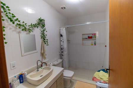 Casa à venda com 258m², 4 quartos e sem vaga Casa à venda com 258m², 4 quartos e sem vagaBanheiro da Suíte 1