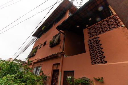 Casa à venda com 258m², 4 quartos e sem vaga Casa à venda com 258m², 4 quartos e sem vagaFachada