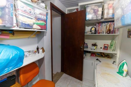 Casa à venda com 258m², 4 quartos e sem vaga Casa à venda com 258m², 4 quartos e sem vagaQuarto