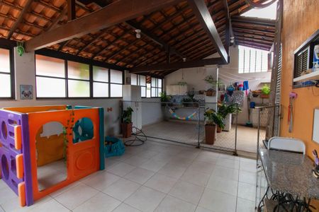 Casa à venda com 258m², 4 quartos e sem vaga Casa à venda com 258m², 4 quartos e sem vagaTerraço