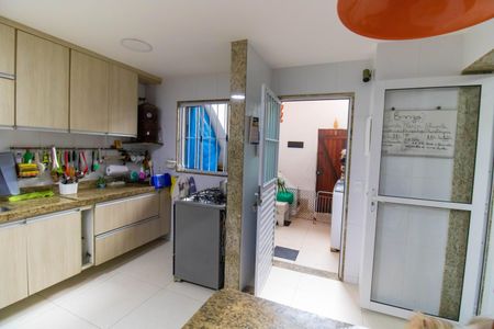 Casa à venda com 258m², 4 quartos e sem vaga Casa à venda com 258m², 4 quartos e sem vagaCozinha