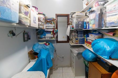 Casa à venda com 258m², 4 quartos e sem vaga Casa à venda com 258m², 4 quartos e sem vagaQuarto