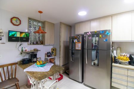 Casa à venda com 258m², 4 quartos e sem vaga Casa à venda com 258m², 4 quartos e sem vagaCozinha