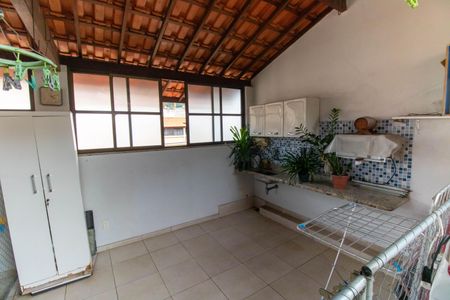 Casa à venda com 258m², 4 quartos e sem vaga Casa à venda com 258m², 4 quartos e sem vagaTerraço