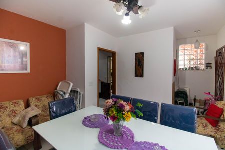 Casa à venda com 258m², 4 quartos e sem vaga Casa à venda com 258m², 4 quartos e sem vagaSala