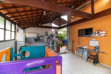 Casa à venda com 258m², 4 quartos e sem vaga Casa à venda com 258m², 4 quartos e sem vagaTerraço