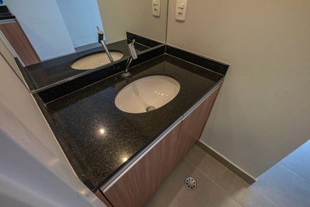 Banheiro Social de kitnet/studio à venda com 1 quarto, 26m² em Cerqueira César, São Paulo