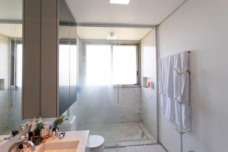 Casa de condomínio à venda com 520m², 4 quartos e 3 vagasBanheiro da suíte 2