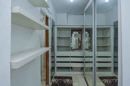 Casa para alugar com 100m², 2 quartos e sem vaga Casa para alugar com 100m², 2 quartos e sem vagaCloset da Suite 1