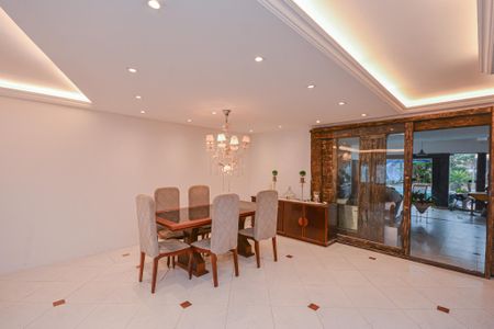 Casa para alugar com 800m², 3 quartos e 3 vagas Casa para alugar com 800m², 3 quartos e 3 vagasSala de Jantar