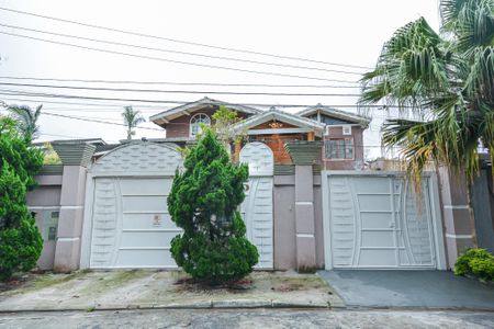 Casa para alugar com 800m², 3 quartos e 3 vagas Casa para alugar com 800m², 3 quartos e 3 vagasFachada