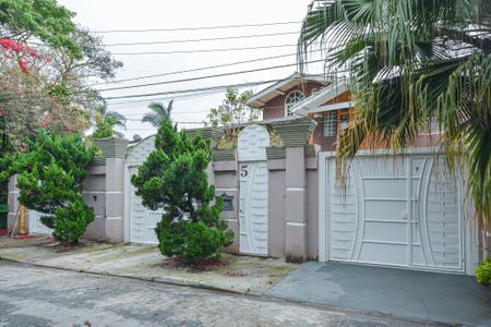 Casa para alugar com 800m², 3 quartos e 3 vagas Casa para alugar com 800m², 3 quartos e 3 vagasFachada