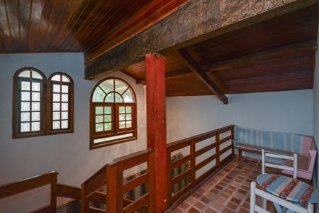 Casa para alugar com 800m², 3 quartos e 3 vagas Casa para alugar com 800m², 3 quartos e 3 vagasEscada