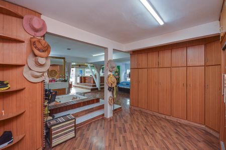 Casa para alugar com 800m², 3 quartos e 3 vagas Casa para alugar com 800m², 3 quartos e 3 vagasCloset da suíte 2