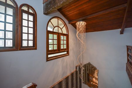 Casa para alugar com 800m², 3 quartos e 3 vagas Casa para alugar com 800m², 3 quartos e 3 vagasEscada