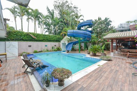 Casa para alugar com 800m², 3 quartos e 3 vagas Casa para alugar com 800m², 3 quartos e 3 vagasPiscina