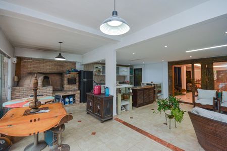 Casa para alugar com 800m², 3 quartos e 3 vagas Casa para alugar com 800m², 3 quartos e 3 vagasCozinha