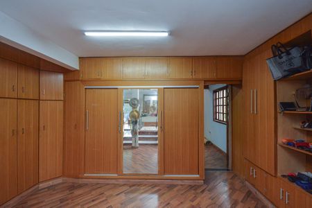 Casa para alugar com 800m², 3 quartos e 3 vagas Casa para alugar com 800m², 3 quartos e 3 vagasCloset da suíte 2