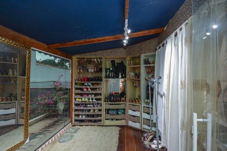 Casa para alugar com 800m², 3 quartos e 3 vagas Casa para alugar com 800m², 3 quartos e 3 vagasCloset da suíte 2